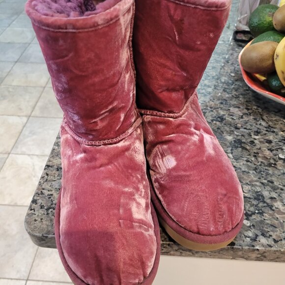 UGG**Velvet Bougainvillea Boots** Size 9 - Picture 2 of 15